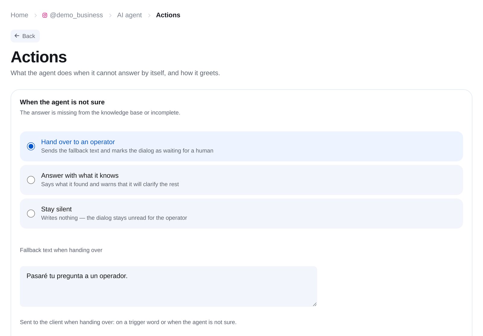 «Actions»: avisar al equipo, responder con lo que sabe o no contestar; texto para el traspaso